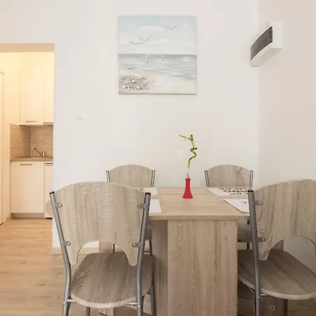 Kike 80 Apartment
